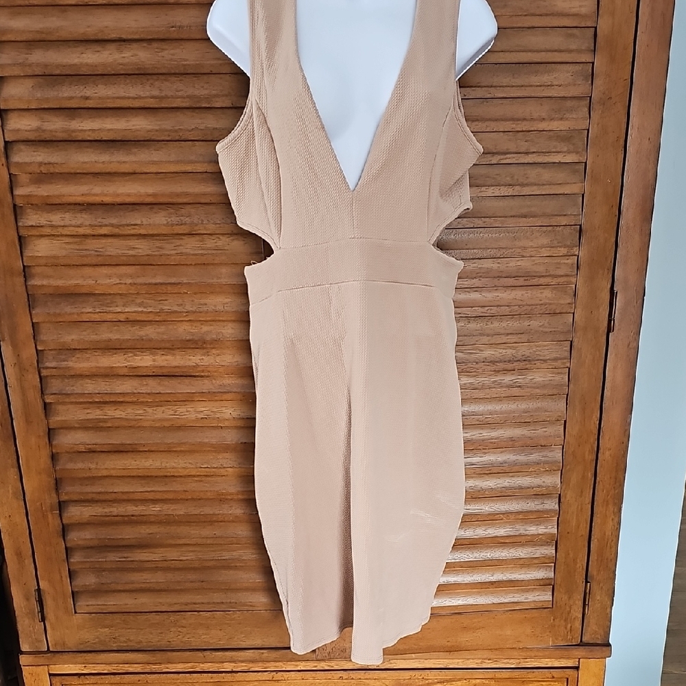 Elegant Tan Sleeveless Dress